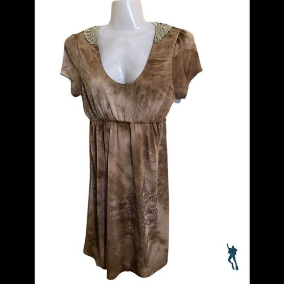 Tunic or mini dress with cut out back and crocheting. - Picture 1 of 4